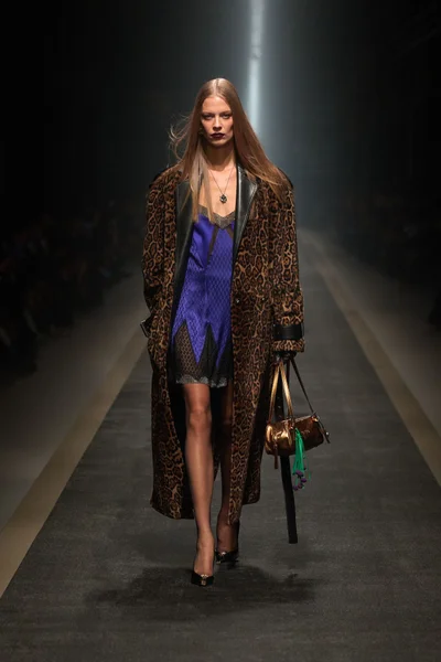 Look 50